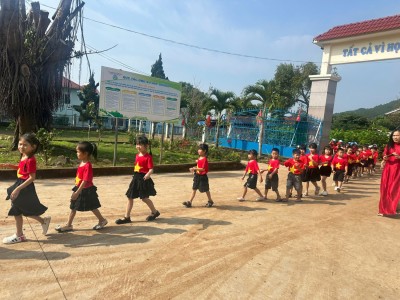 TRƯỜNG TIỂU HỌC PHÚ SƠN HÂN HOAN ĐÓN CÁC BÉ LỚP LÁ TRƯỜNG MẪU GIÁO PHÚ SƠN ĐẾN THAM QUAN, TRẢI NGHIỆM